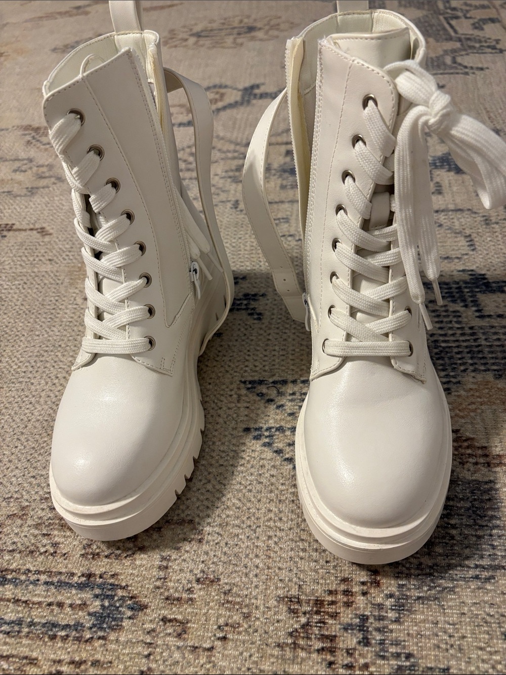 Dream Pairs White Ankle Booties Lace Up Buckle Sz 5.5 New without tags